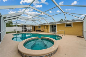 Heated Pool - Near IMG & Beaches - King Bed - 4BR - Family
